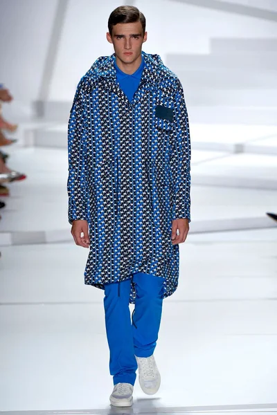 Look 32
